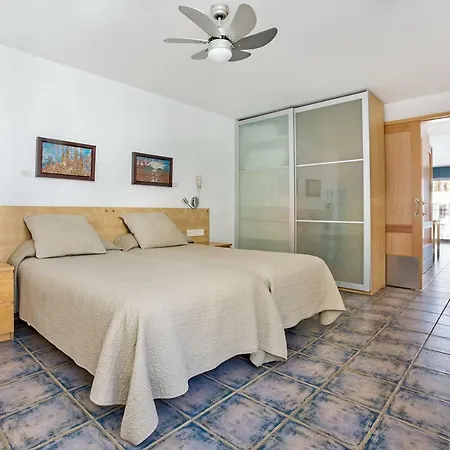 兰萨罗特鹦鹉螺公寓式酒店 4* 卡门港